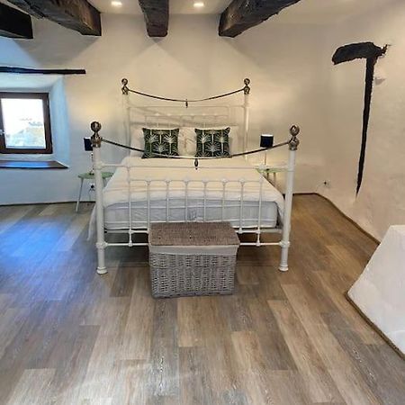 Spacious 1 Bed Home With Shared Pool Champagnac-la-Rivière Eksteriør billede