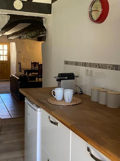 Spacious 1 Bed Home With Shared Pool Champagnac-la-Rivière Eksteriør billede