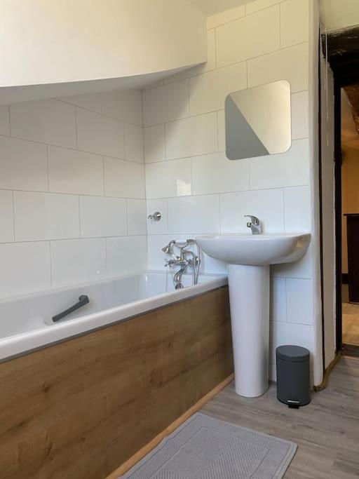 Spacious 1 Bed Home With Shared Pool Champagnac-la-Rivière Eksteriør billede