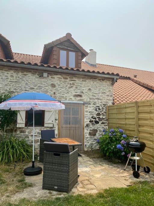 Spacious 1 Bed Home With Shared Pool Champagnac-la-Rivière Eksteriør billede