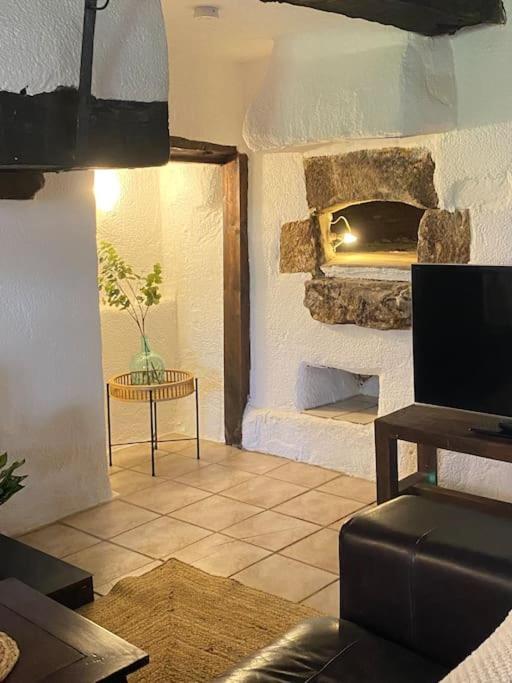 Spacious 1 Bed Home With Shared Pool Champagnac-la-Rivière Eksteriør billede